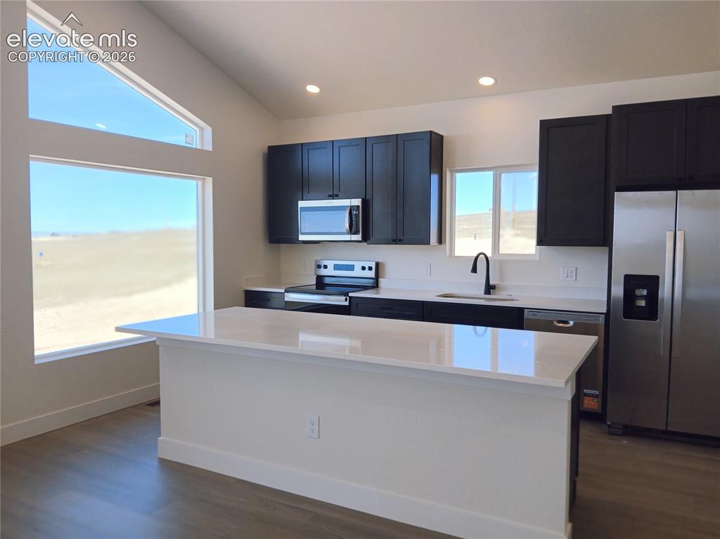Image 9 of 33: Kitchen