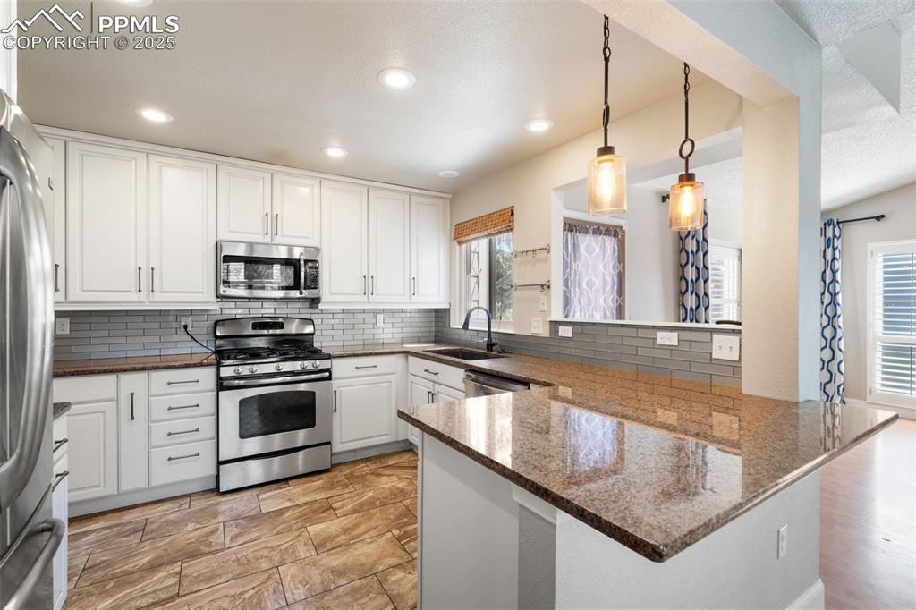 Image 12 of 49: Kitchen