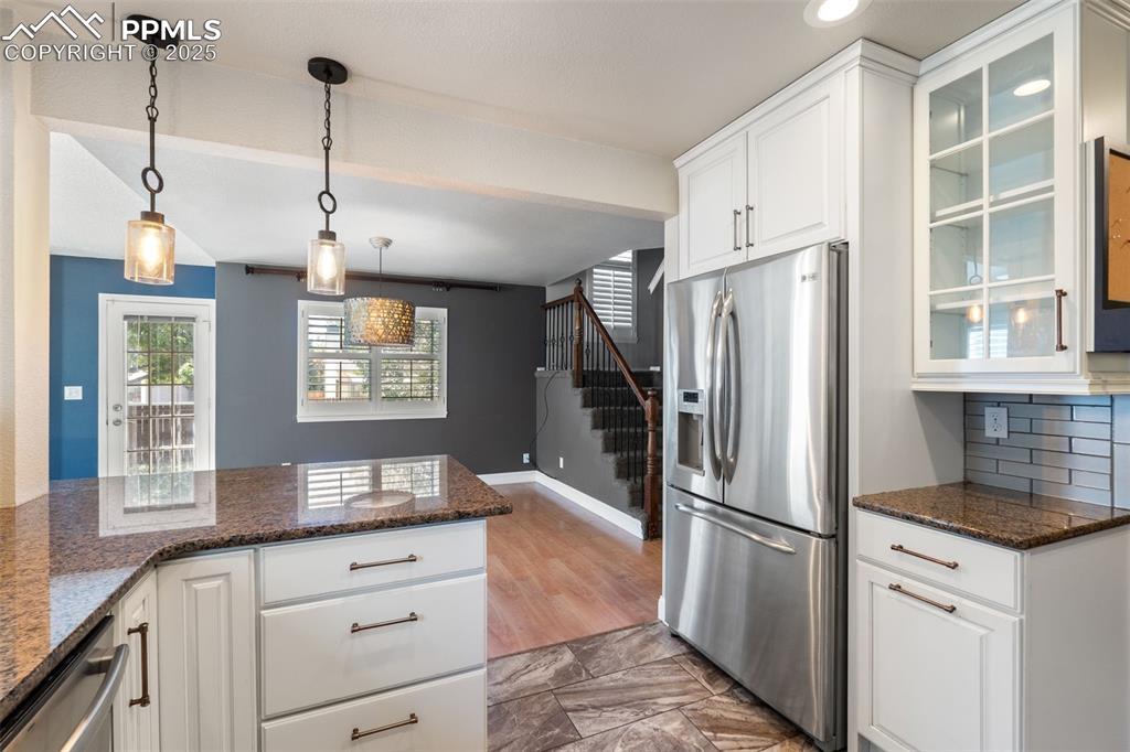 Image 16 of 49: Kitchen