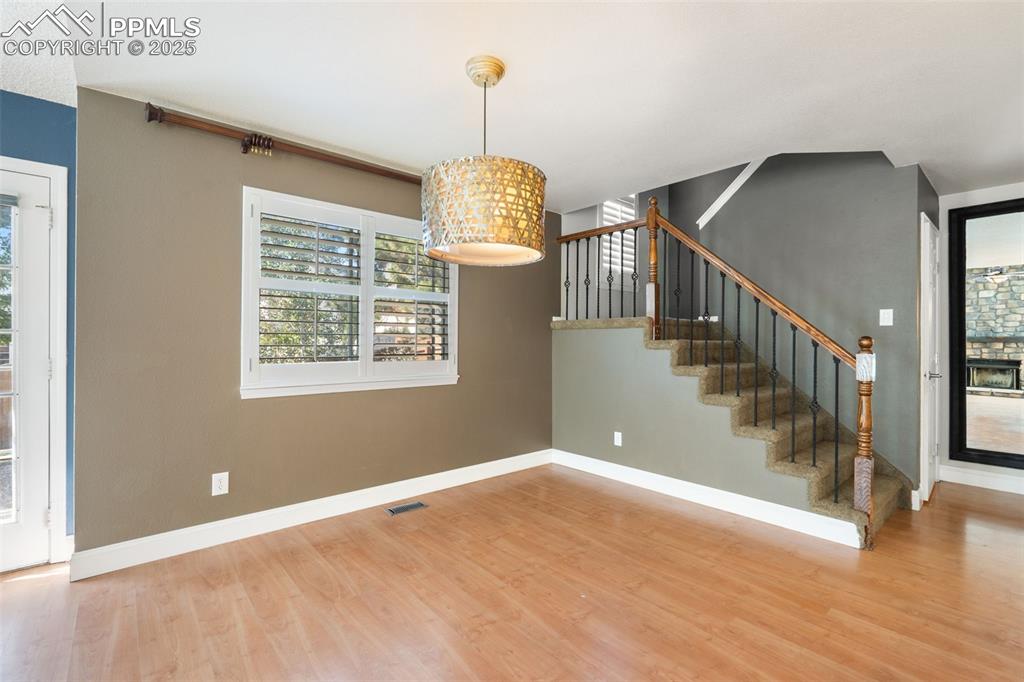 Image 9 of 49: Dining Area