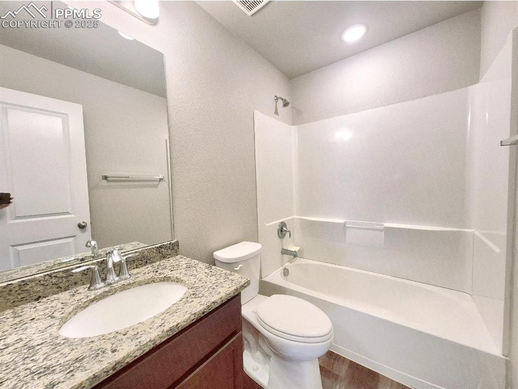 Image 13 of 42: Bathroom