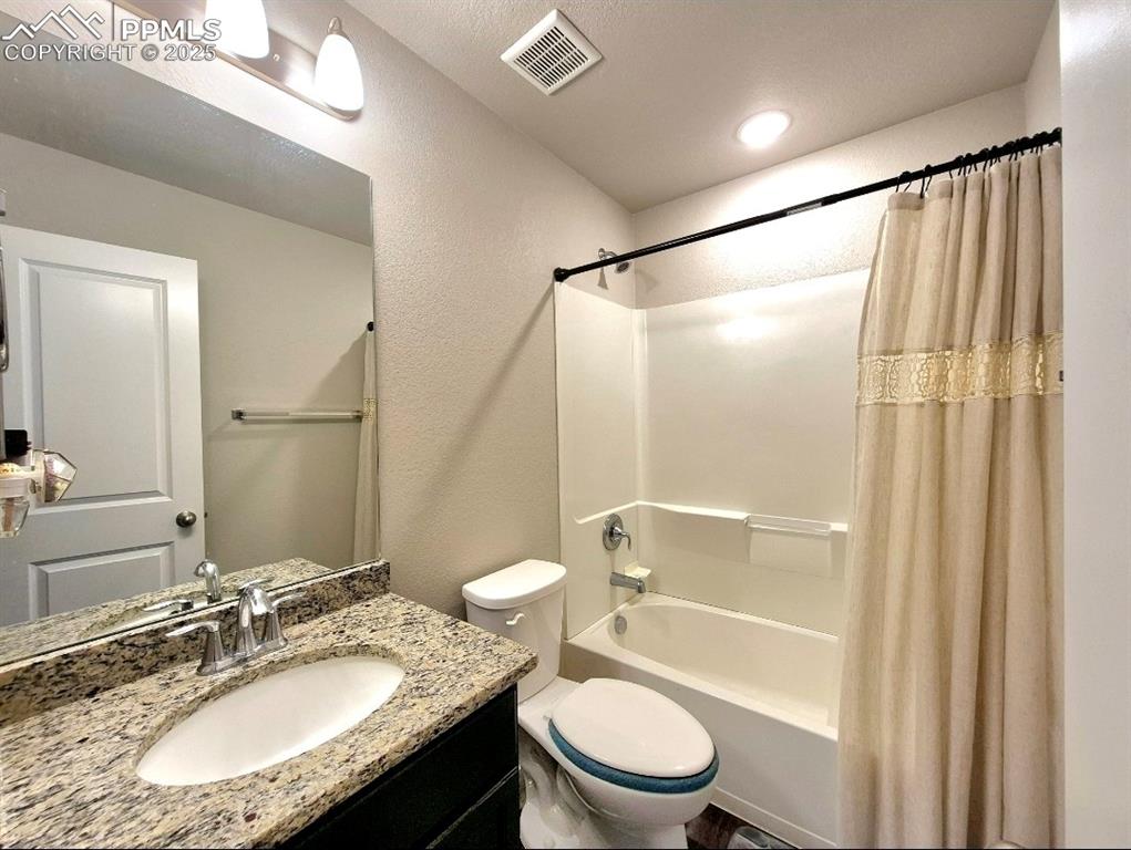 Image 38 of 42: Bathroom