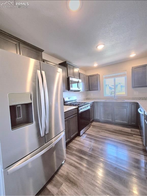 Image 7 of 42: Kitchen