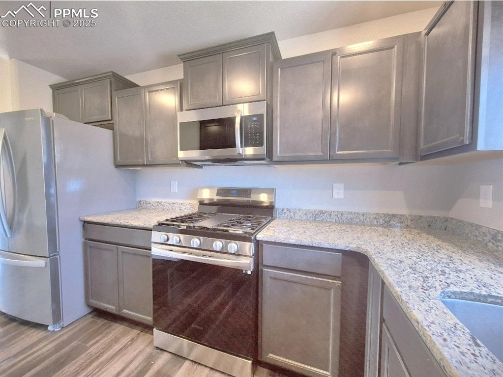 Image 9 of 42: Kitchen