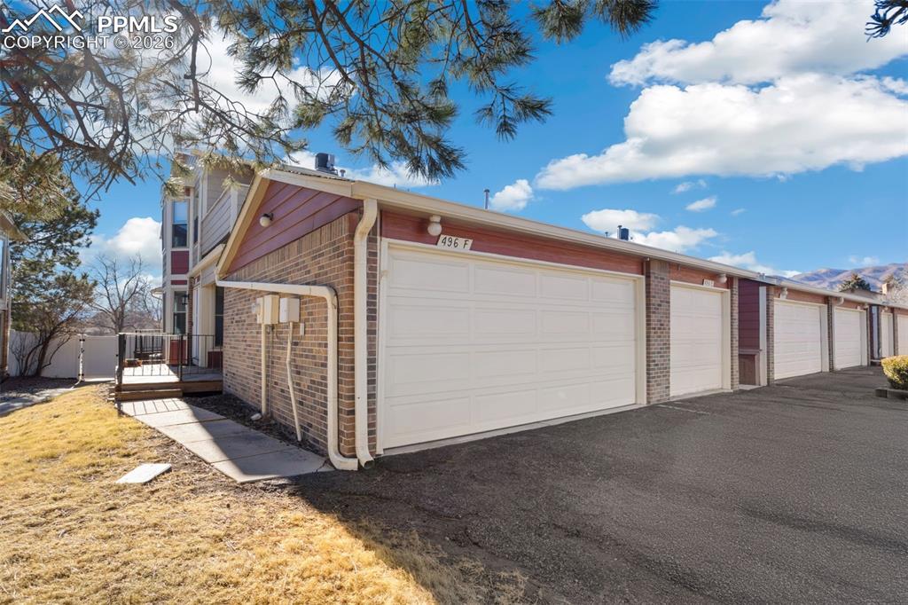 Image 25 of 31: View of garage