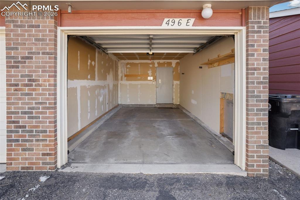 Image 26 of 31: View of garage