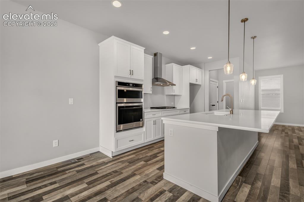 Image 6 of 36: Kitchen