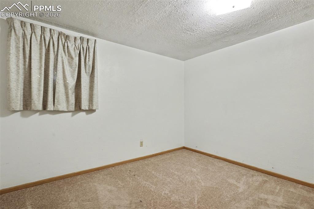 Image 32 of 49: Bedroom
