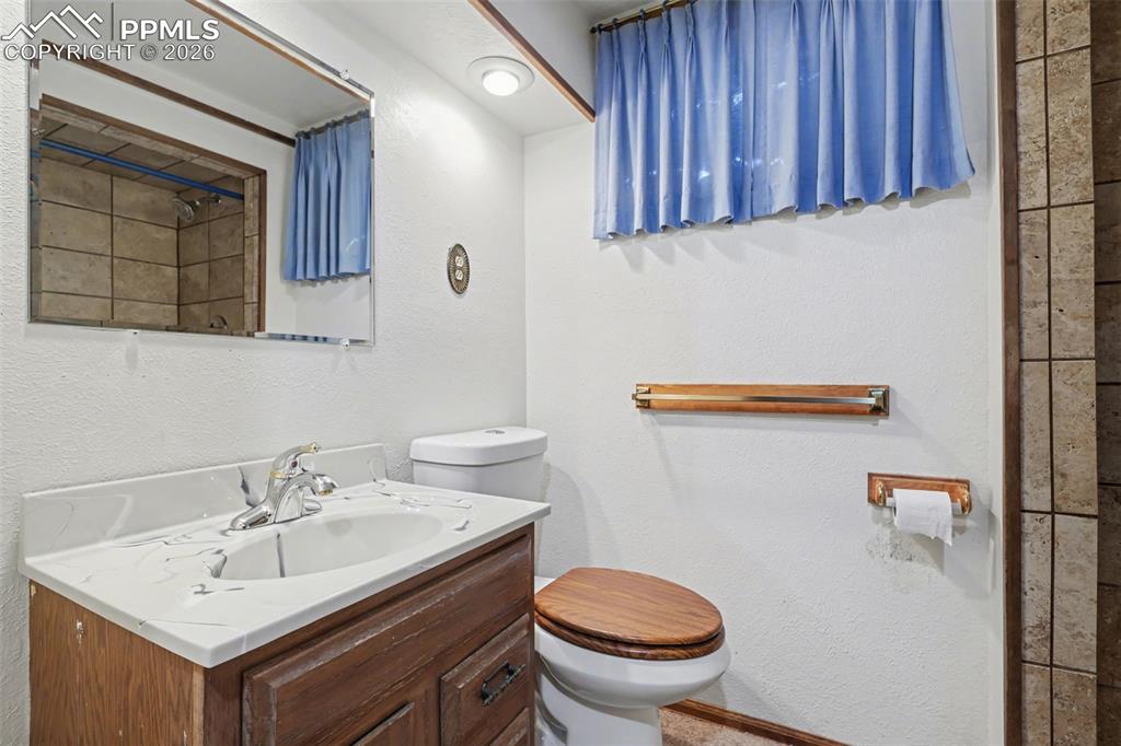 Image 33 of 49: Bathroom