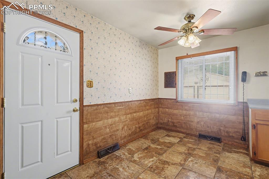 Image 4 of 49: Entry
