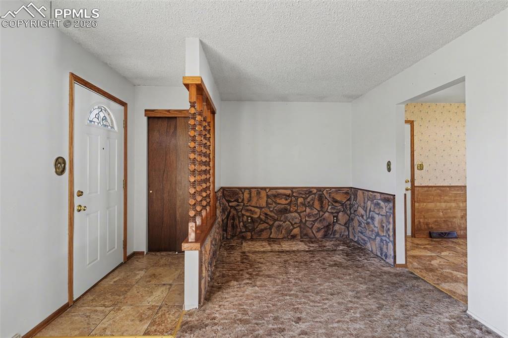 Image 6 of 49: Entry