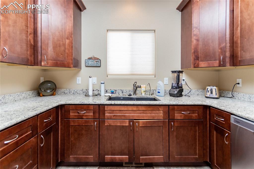 Image 11 of 34: Kitchen