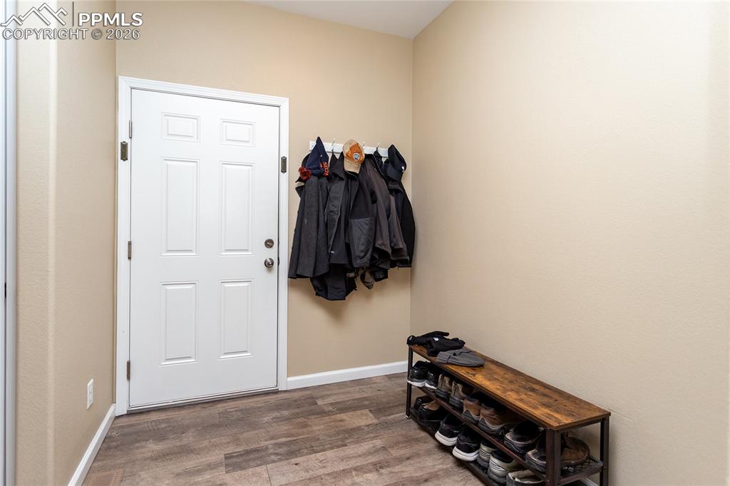 Image 14 of 34: Entry