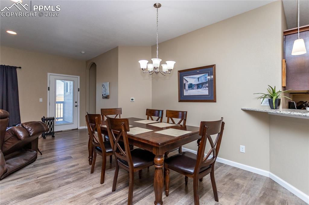 Image 16 of 34: Dining Area