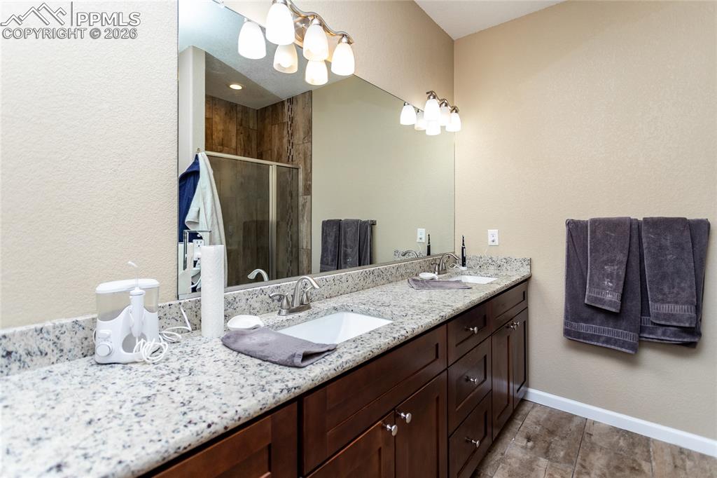 Image 19 of 34: Bathroom