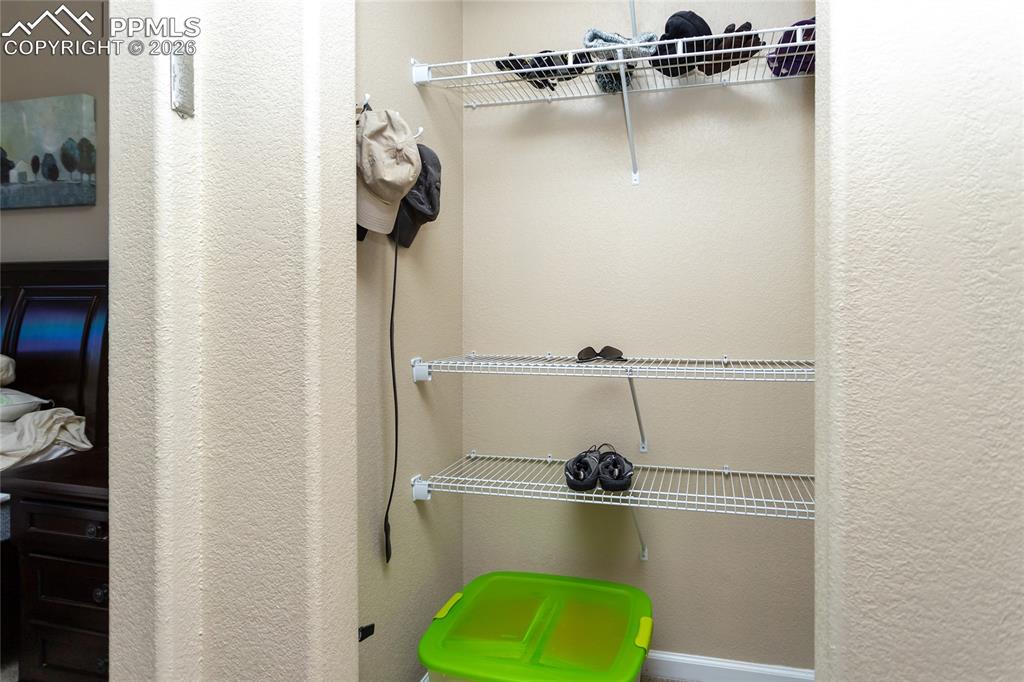 Image 23 of 34: Closet