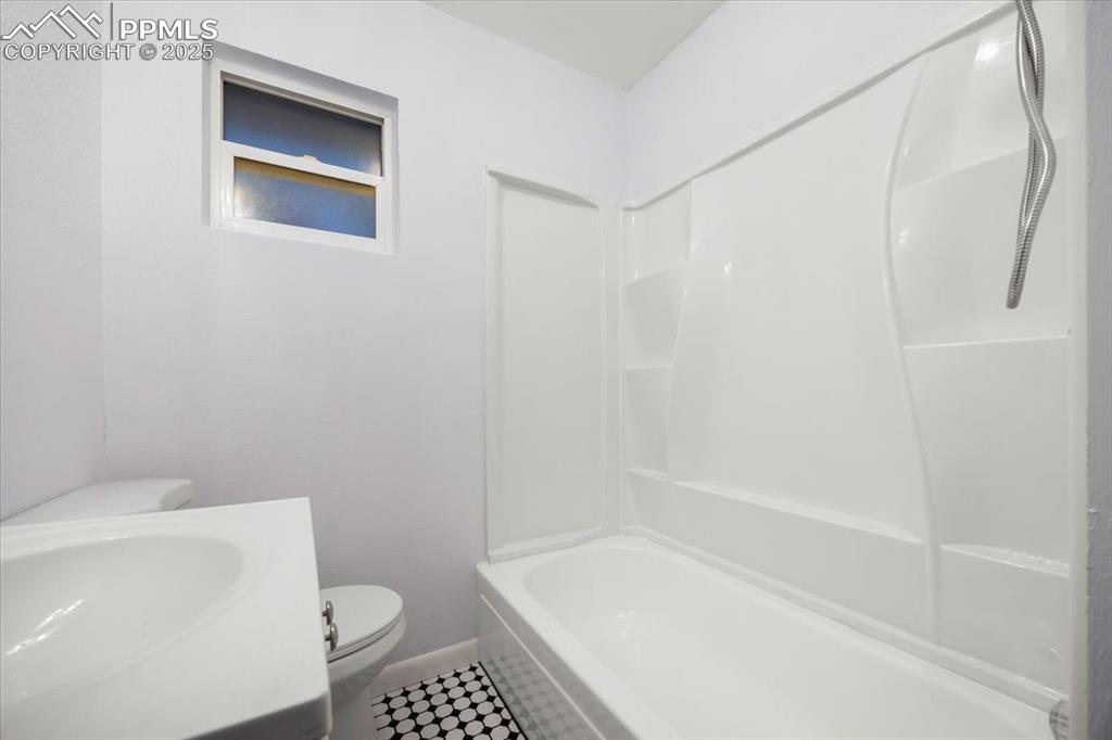 Image 25 of 48: Cottage 3 - 1 bed, 1 bath, fresh bath