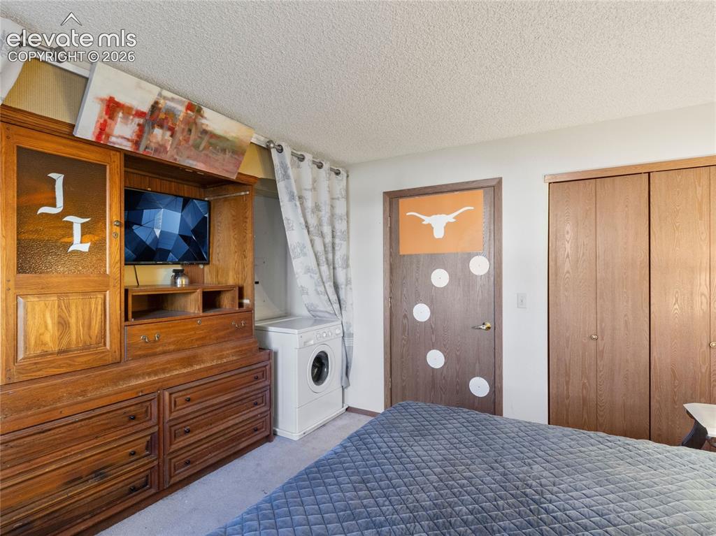 Image 14 of 21: Bedroom