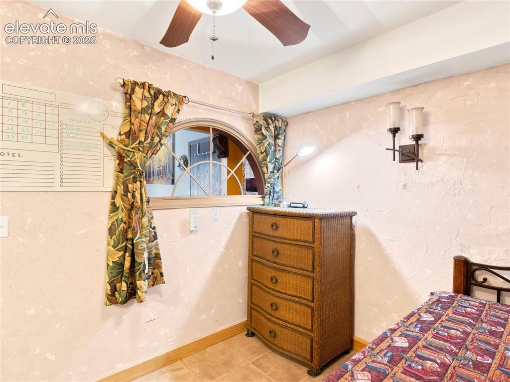 Image 9 of 21: Kitchen
