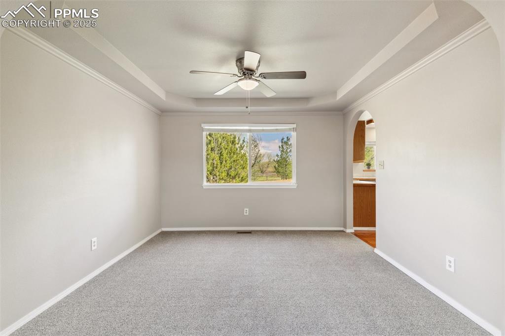 Image 11 of 44: Dining Room