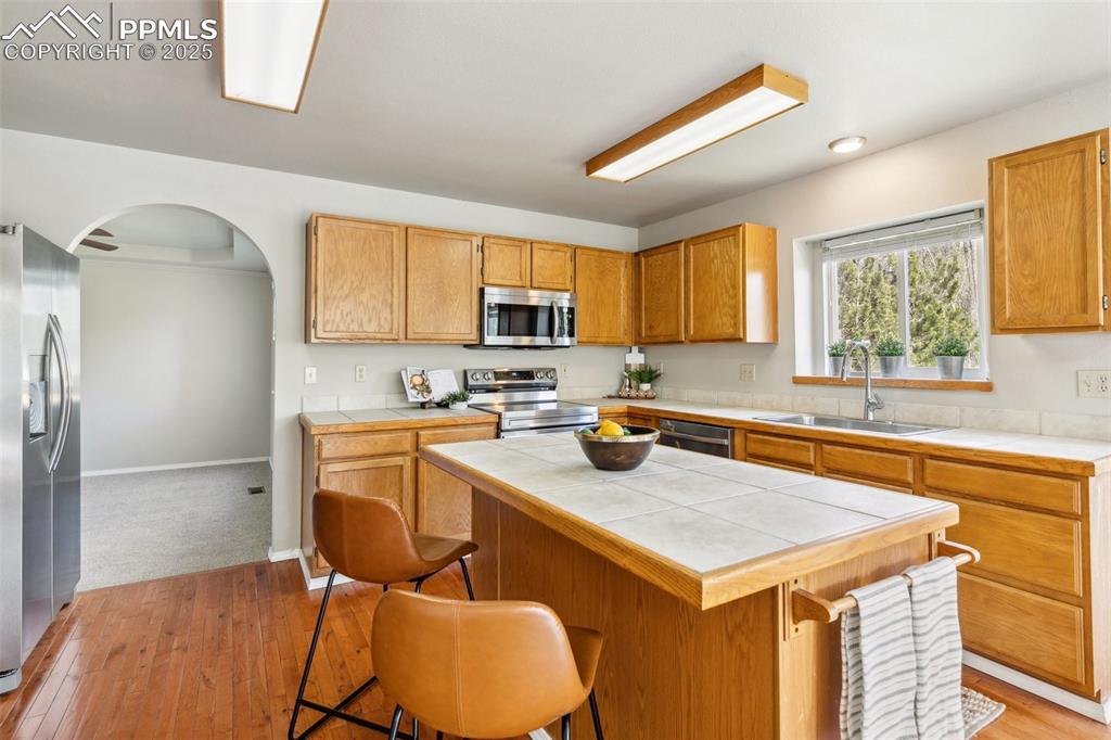 Image 16 of 44: Kitchen