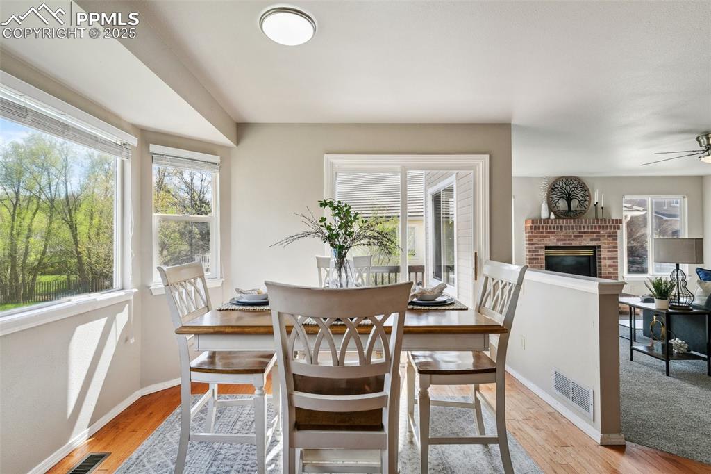 Image 17 of 44: Dining Area