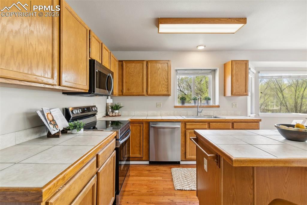 Image 18 of 44: Kitchen