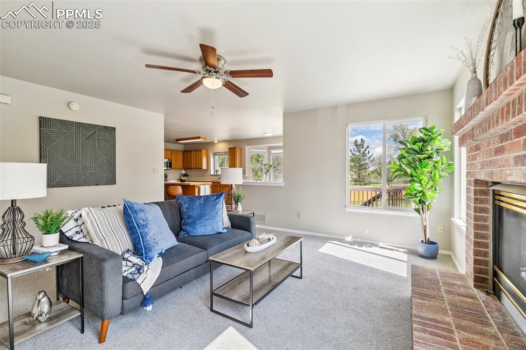 Image 20 of 44: Great Room