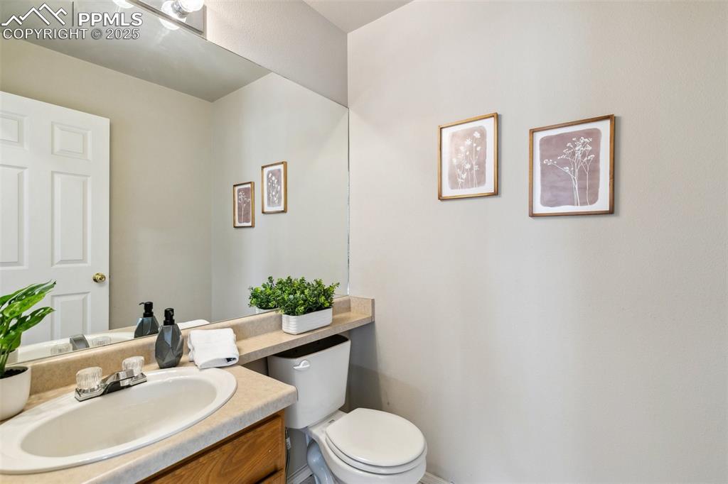 Image 21 of 44: Bathroom