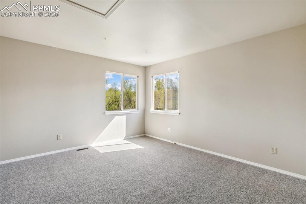 Image 28 of 44: Bedroom