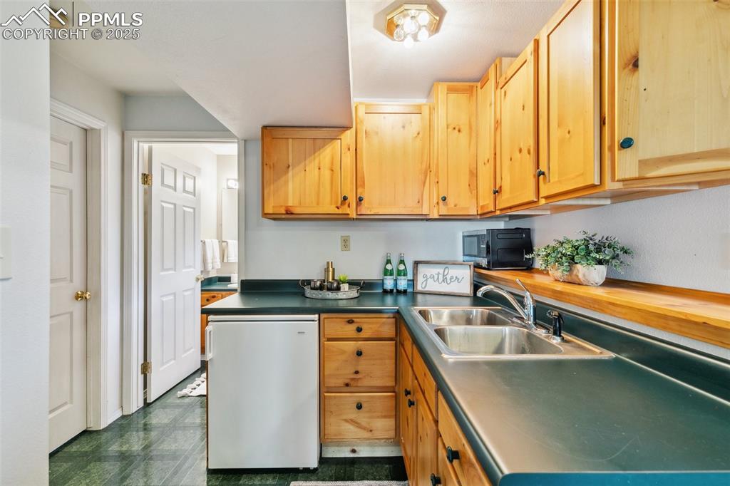 Image 34 of 44: Kitchenette in basement