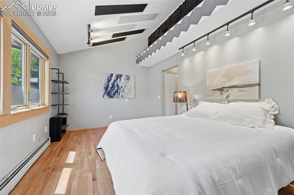 Image 16 of 40: Bedroom