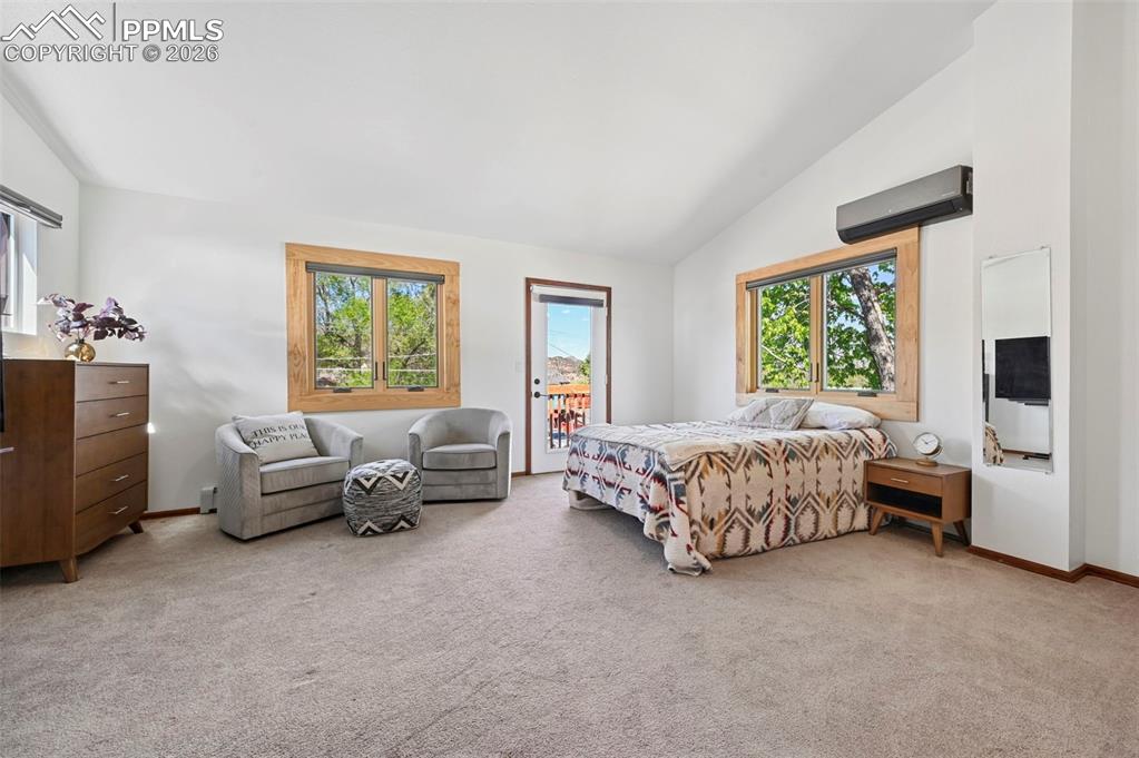 Image 18 of 40: Bedroom