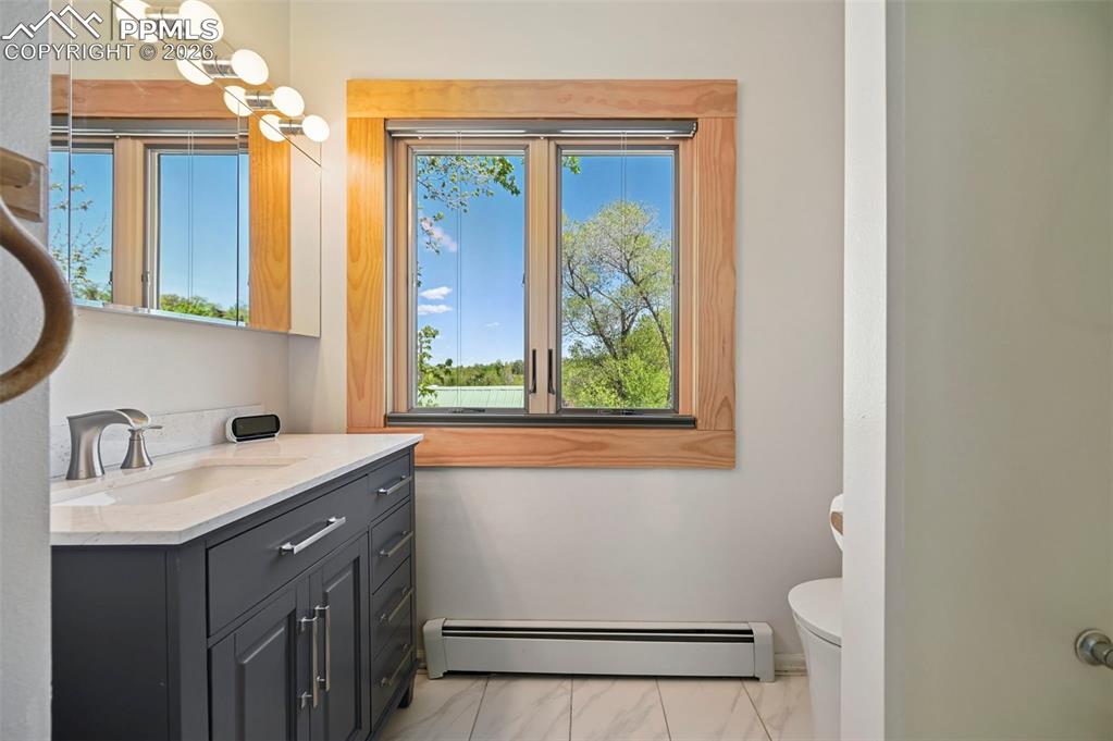 Image 21 of 40: Bathroom