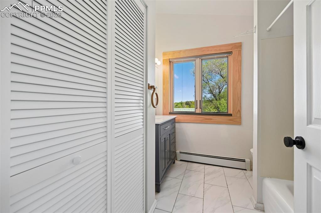 Image 22 of 40: Bathroom