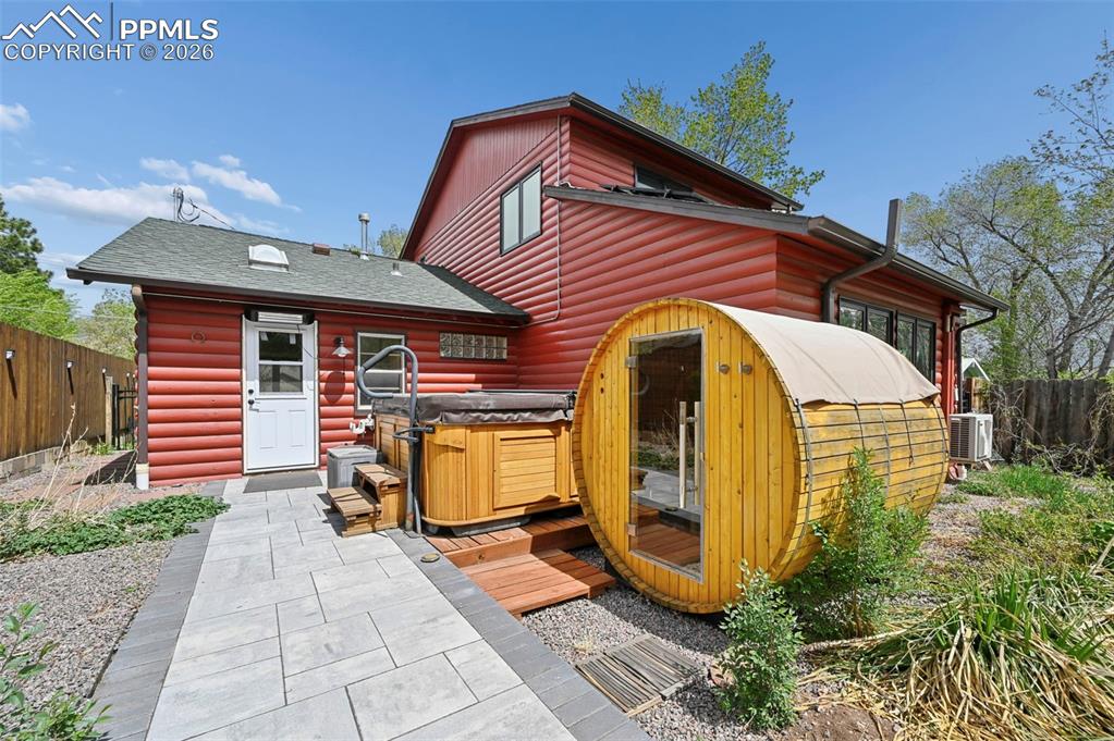 Image 28 of 40: Back of Structure