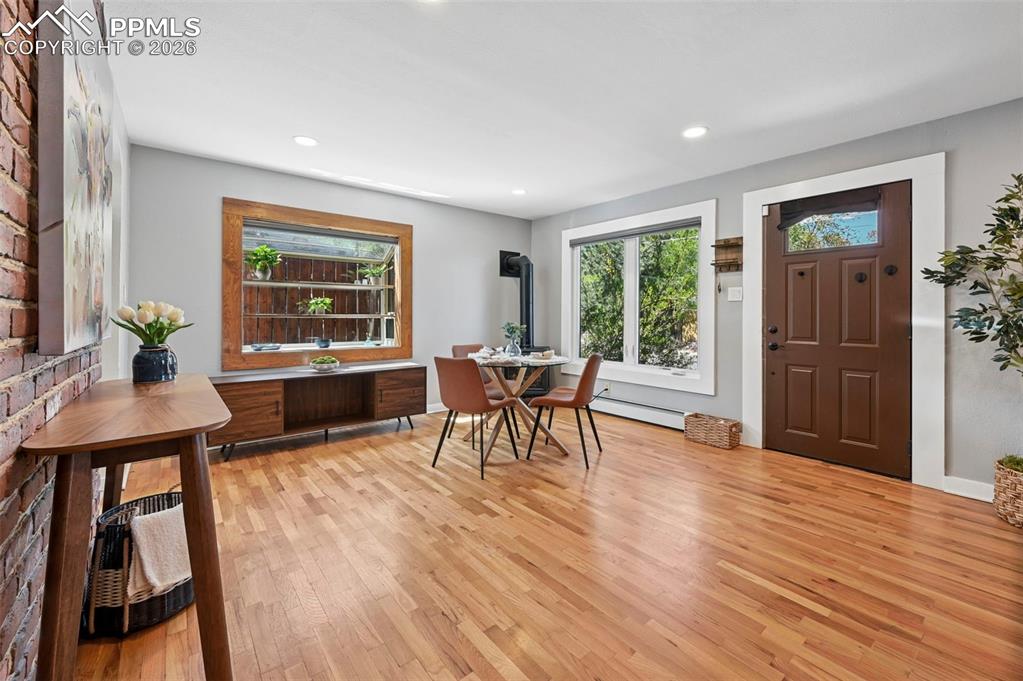 Image 4 of 40: Dining Area