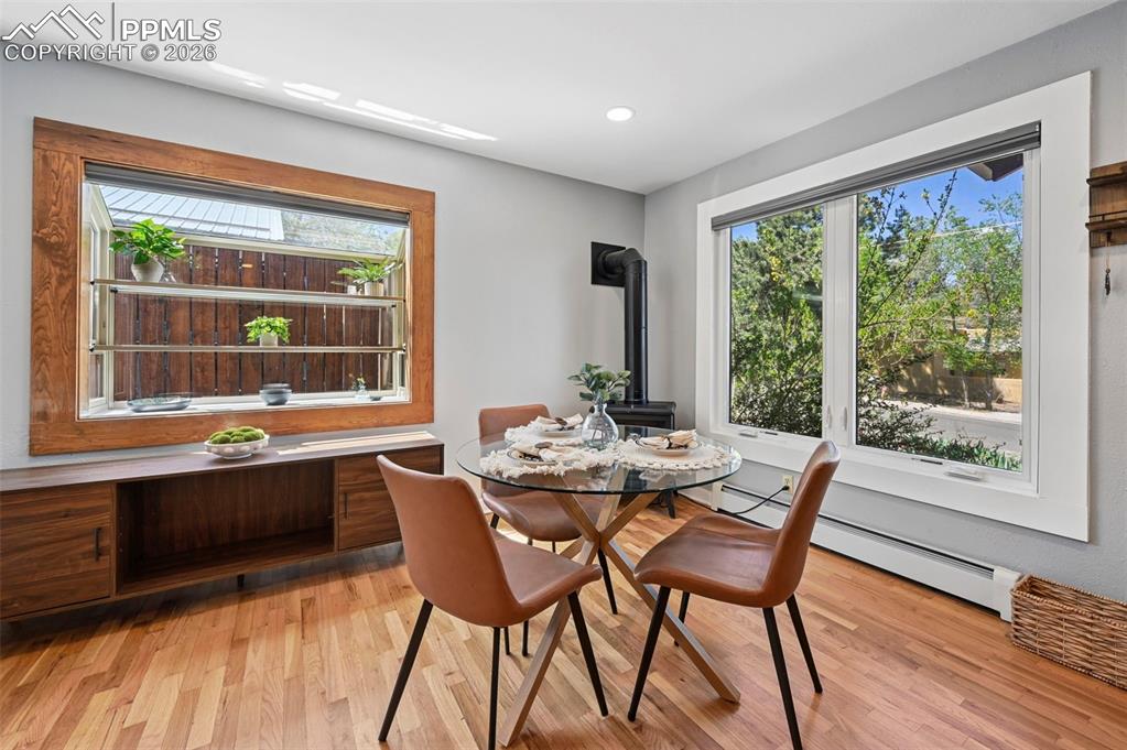 Image 6 of 40: Dining Area