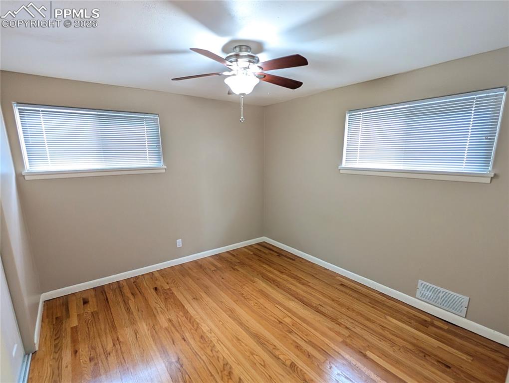 Image 25 of 41: Bedroom