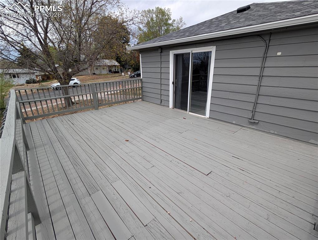 Image 35 of 41: Deck