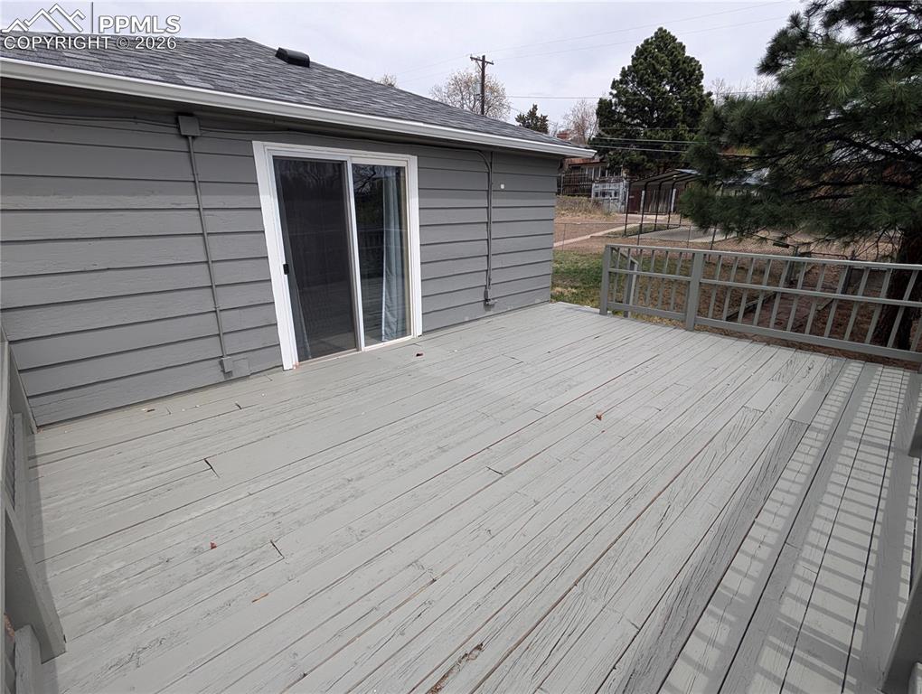 Image 36 of 41: Deck