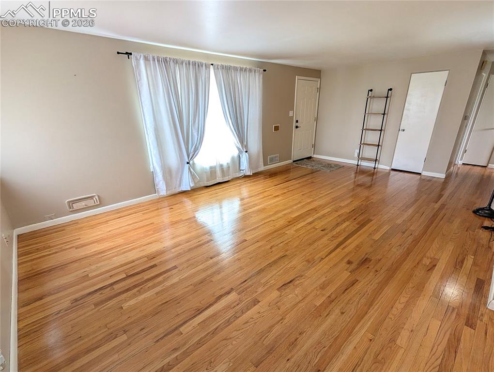 Image 4 of 41: Living Room