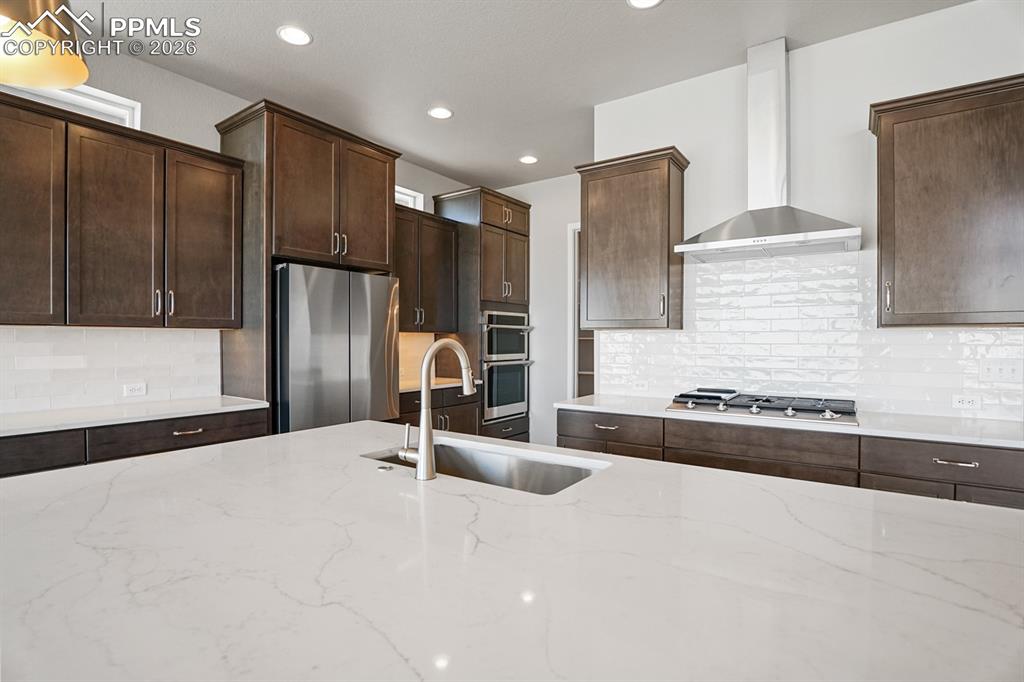 Image 16 of 37: Kitchen