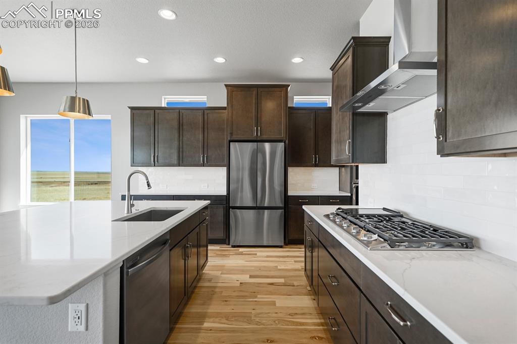 Image 17 of 37: Kitchen