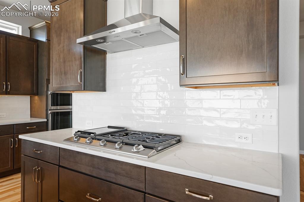 Image 18 of 37: Kitchen