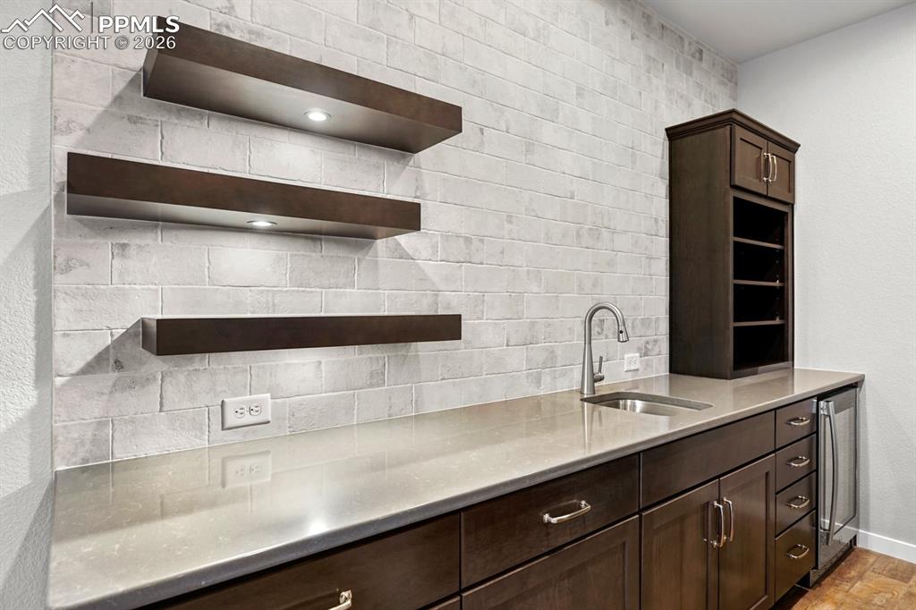 Image 29 of 37: Kitchen