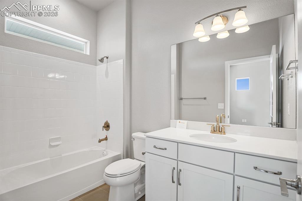 Image 3 of 37: Bathroom