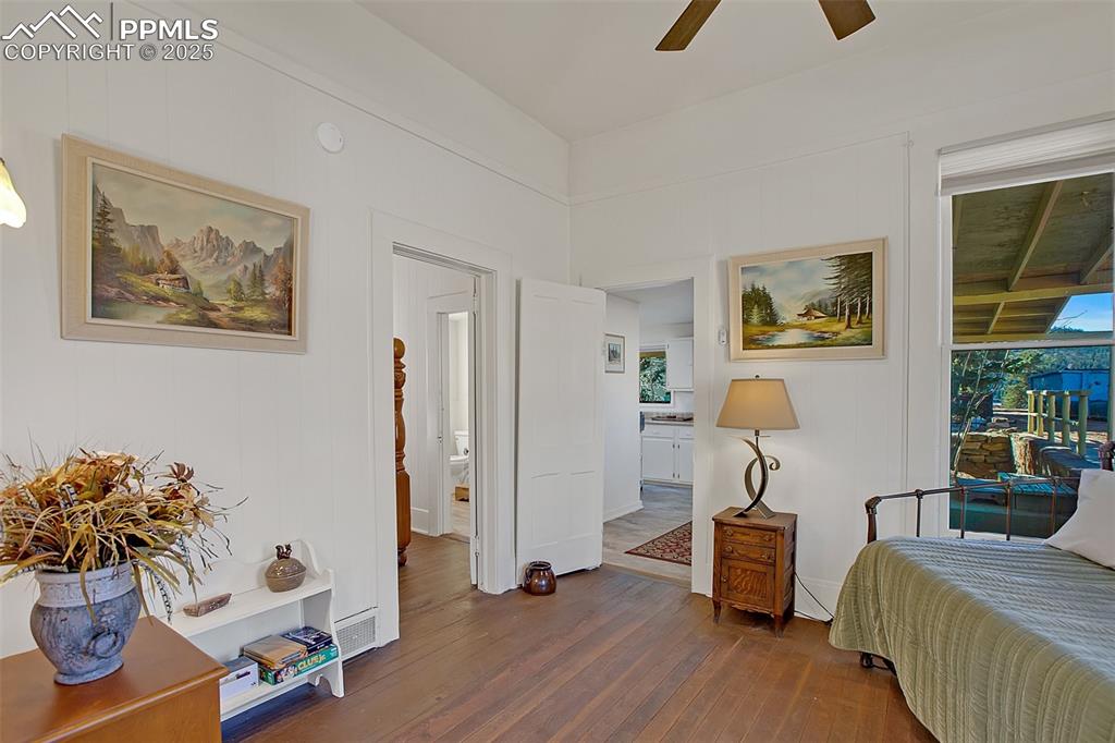 Image 15 of 40: Dining Area