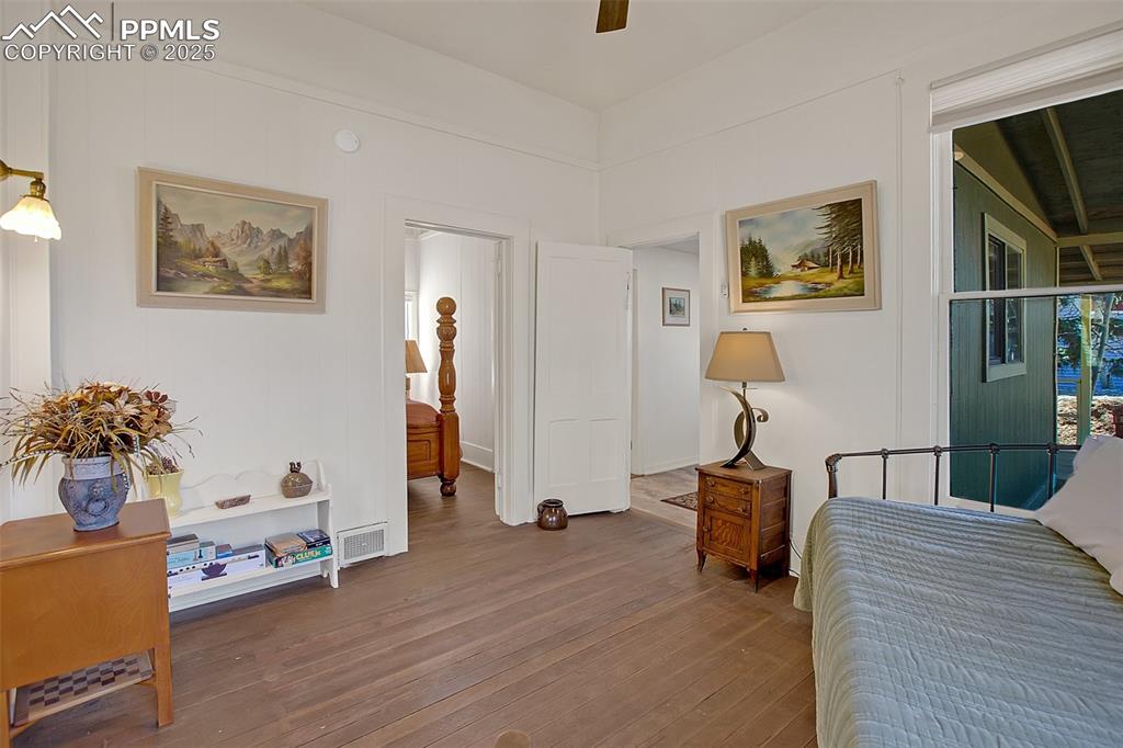 Image 17 of 40: Dining Area