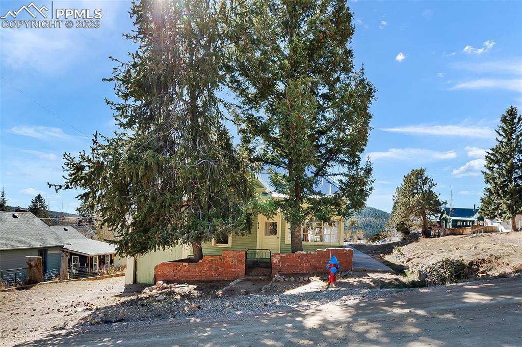 Image 4 of 40: Front of Structure